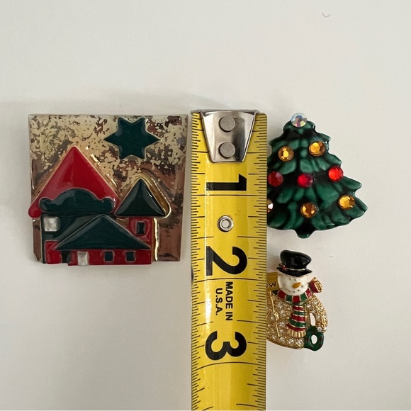 Vintage Christmas Pins - Picture 10 of 11